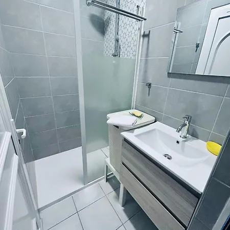 Apartamento Le Clos De Tanvol - Parking Prive Gratuit- Terrasse Privee - Climatisation - Caravane Airstream *