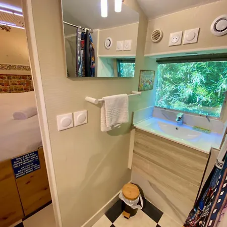 Apartamento Le Clos De Tanvol - Parking Prive Gratuit- Terrasse Privee - Climatisation - Caravane Airstream Viriat