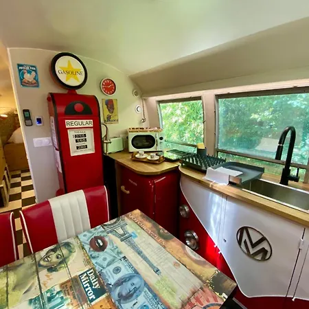 Apartamento Le Clos De Tanvol - Parking Prive Gratuit- Terrasse Privee - Climatisation - Caravane Airstream Viriat