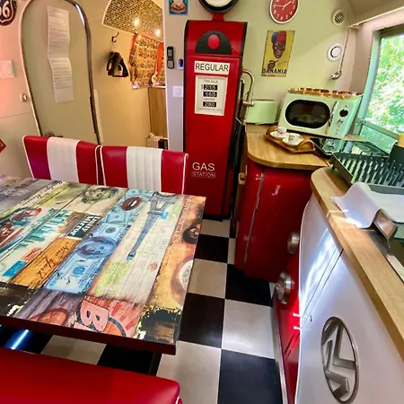 Le Clos De Tanvol - Parking Prive Gratuit- Terrasse Privee - Climatisation - Caravane Airstream Viriat