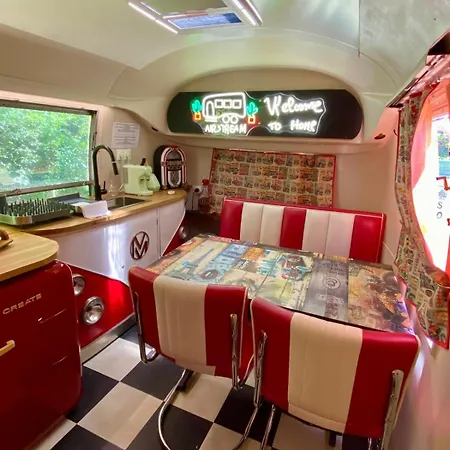 Le Clos De Tanvol - Parking Prive Gratuit- Terrasse Privee - Climatisation - Caravane Airstream * Viriat